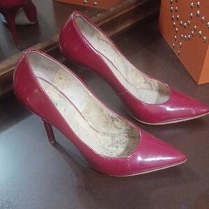 GUESS RED PUMPS